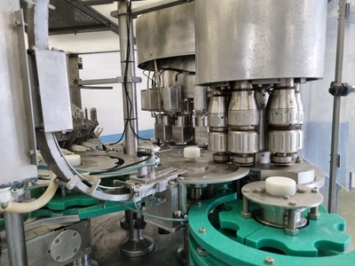 AMT 2000 PET Filling Line Beverage | Perry Equipment (8)