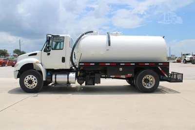 Used 2017 INTERNATIONAL DURASTAR 4300 Vacuum Truck Texas US | Roll Off Truck World #1491746