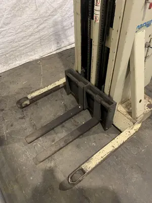 CROWN 20MT ELECTRIC LIFT. STOCK # 1164623.