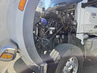 USED 2023 PETERBILT 567