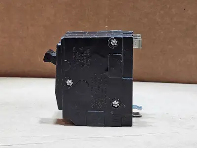 USED SQUARE D QO215