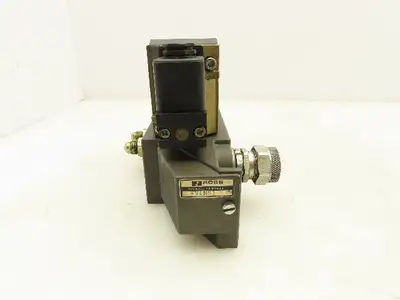 ROSS W6576A3401 Pneumatic Solenoid Spool Valves W/Base 2 Position 120V Coil