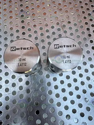 USED RETSCH MM 400 BENCH TOP MILL MIXER W/ 2 10ML MIXER JAR MILLS 100-240V