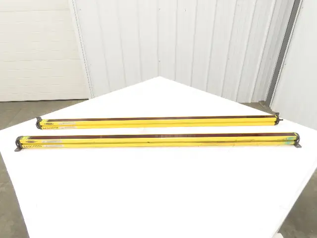 Banner SLSCE30-1200Q8|SLSCR30-1200Q8 Light Curtain Receiver/Transmitter Set 1.2m