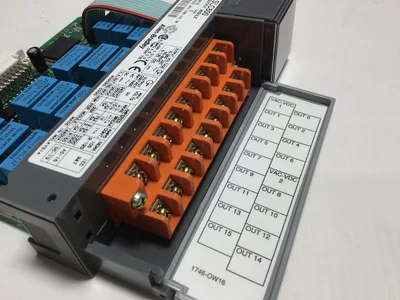 USED ALLEN-BRADLEY 🔧 MODEL: 1746-OW16 / SERIES C – RELIABLE AND TIME-TESTED MODULE FOR MANAGING 16-POINT OUTPUTS.
