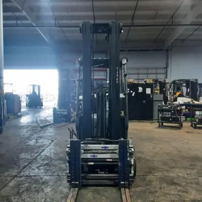 USED 2019 CROWN FC5225-60