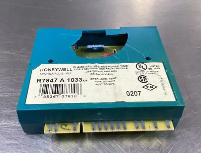 USED Honeywell R7847 A 1033 RECTIFICATION FLAME AMPLIFIER