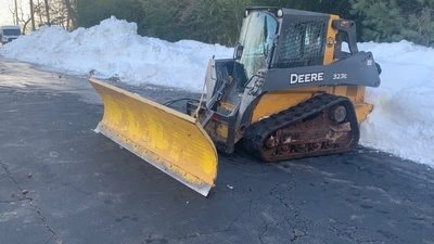USED 2017 Deere 323E
