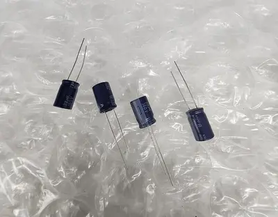 LOT OF CAPACITORS