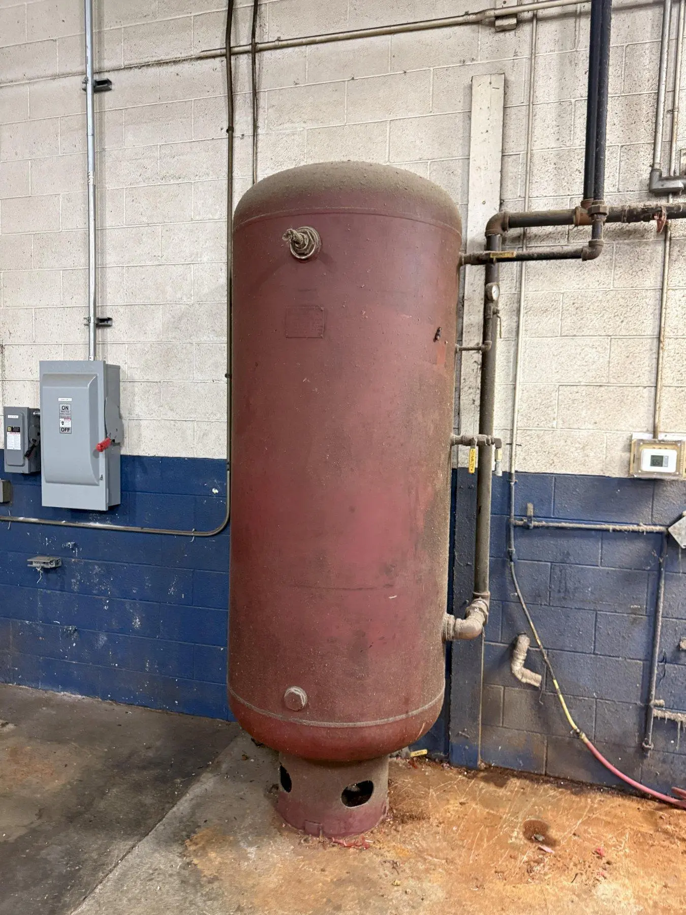 SILVAN INDUSTRIES AIR RECIEIVER TANK. STOCK #0432126