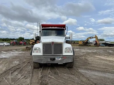 USED 2018 KENWORTH T880