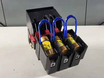 Disconnect Switch with 3 Times 40 Amp Fuse LPJ-40SP