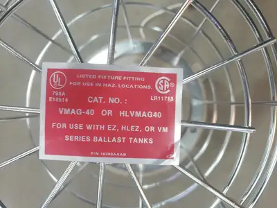 100W, HPS, 120/277/347 V Lighting Fixture VM3S106NR w/ Bulb & Wire Guard
