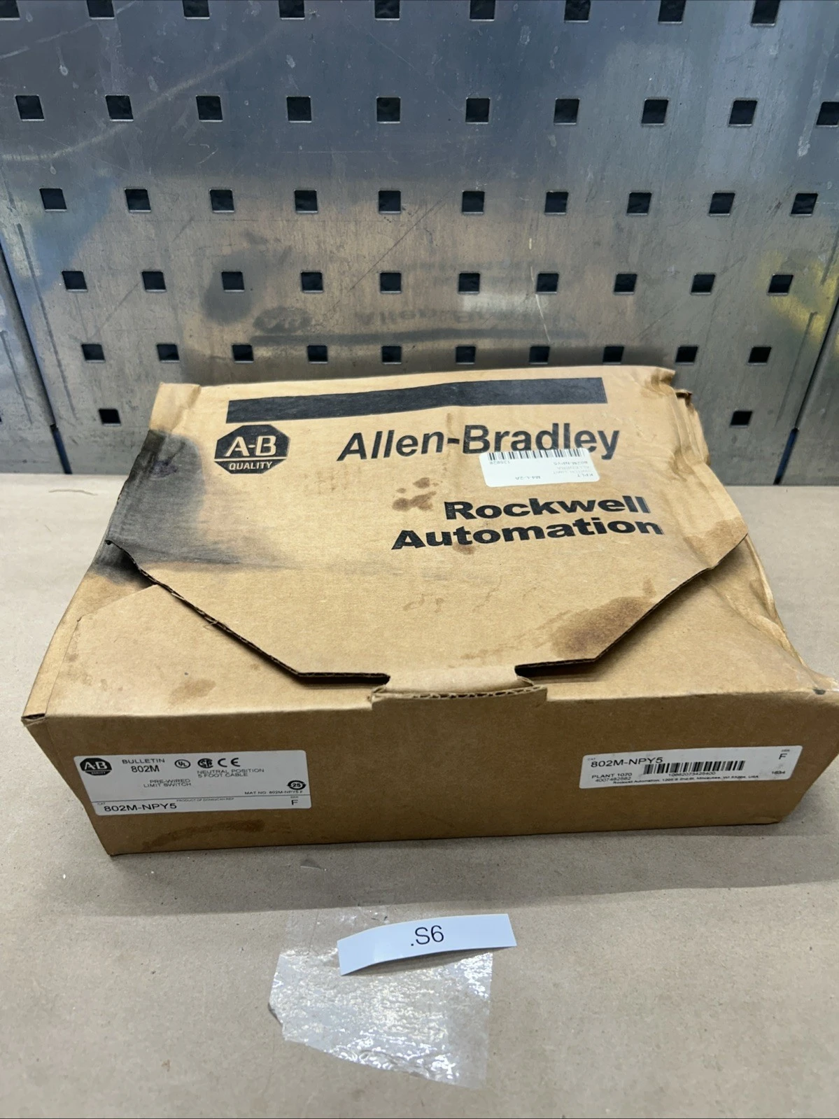 NEW Allen-Bradley 802M-NPY5