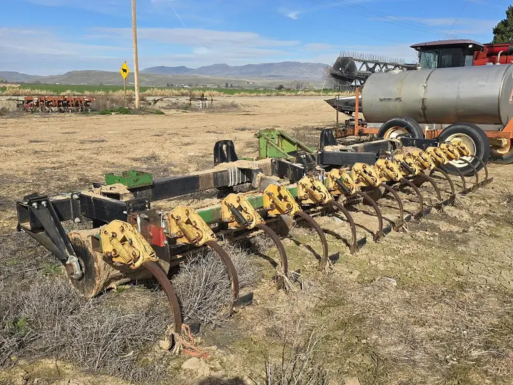 Used SCHLAGEL TOOLBAR 12R22 Cultivators Idaho US | Berry Machinery #910906
