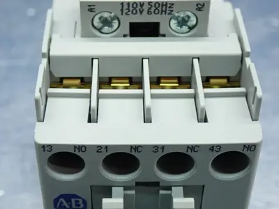 NEW ALLEN BRADLEY 700CF220D