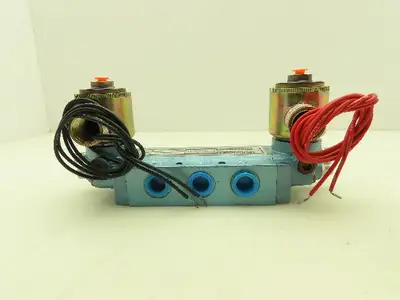 Honeywell Skinner S3FFHAL3 Directional Control Spool Valve 5/3 24VDC 3/8" NPT