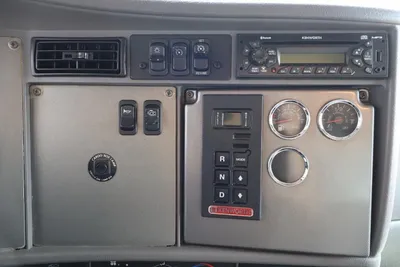 2013 KENWORTH GVWR 25,000 BOX TRUCK | Levy Recovery Group (18)