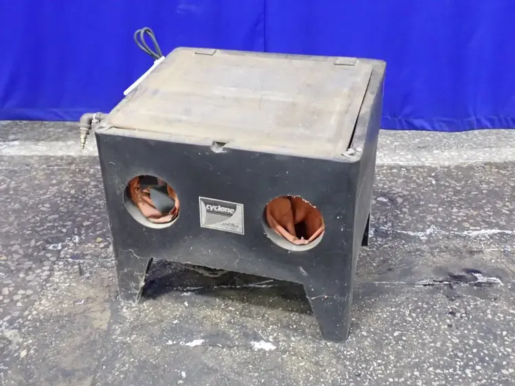 Used CYCLONE BLASTING SYSTEMS _UNKNOWN_ Blast Cleaning Ohio US | HGR 24 #1181022