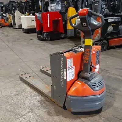 USED 2018 TOYOTA 8HBW23