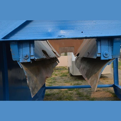 25 yard Hopper and Belt Feeder