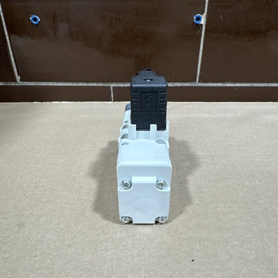 NEW SMC VQ7-6-FG-S-3Z