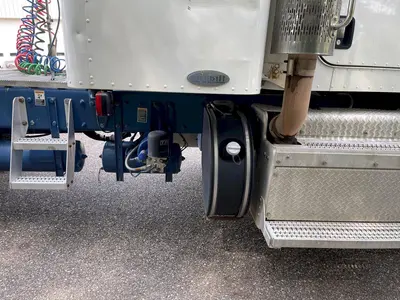 USED 2010 PETERBILT 367 FLAT TOP W/36” SLEEPER