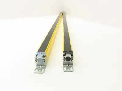 Schmersal SLC440COM-ER-0890-14 Safety Light Curtain Transmitter & Receiver Set