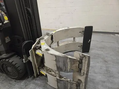 USED CROWN ELECTRIC CLAMP FORKLIFT WITH CASCADE CLAMP