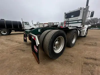 USED 2011 PETERBILT 384