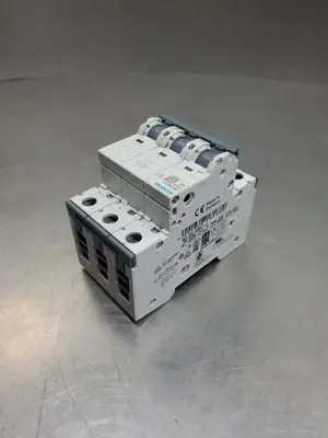 USED Siemens 5SY4302-7 MCB C2 Circuit Breaker, 2A, 400VAC, 3P