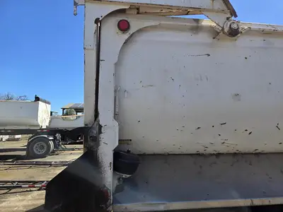 USED 2013 PETERBILT 384