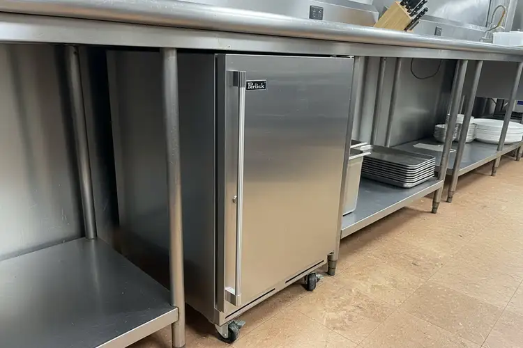Used Perlick Used 24" Perlick HC24RB41 Undercounter 5.2 cu. ft. Refrigerator with Casters - TH2 Undercounter Refrigerators Illinois US | Falcon Restaurant Supply #1374842