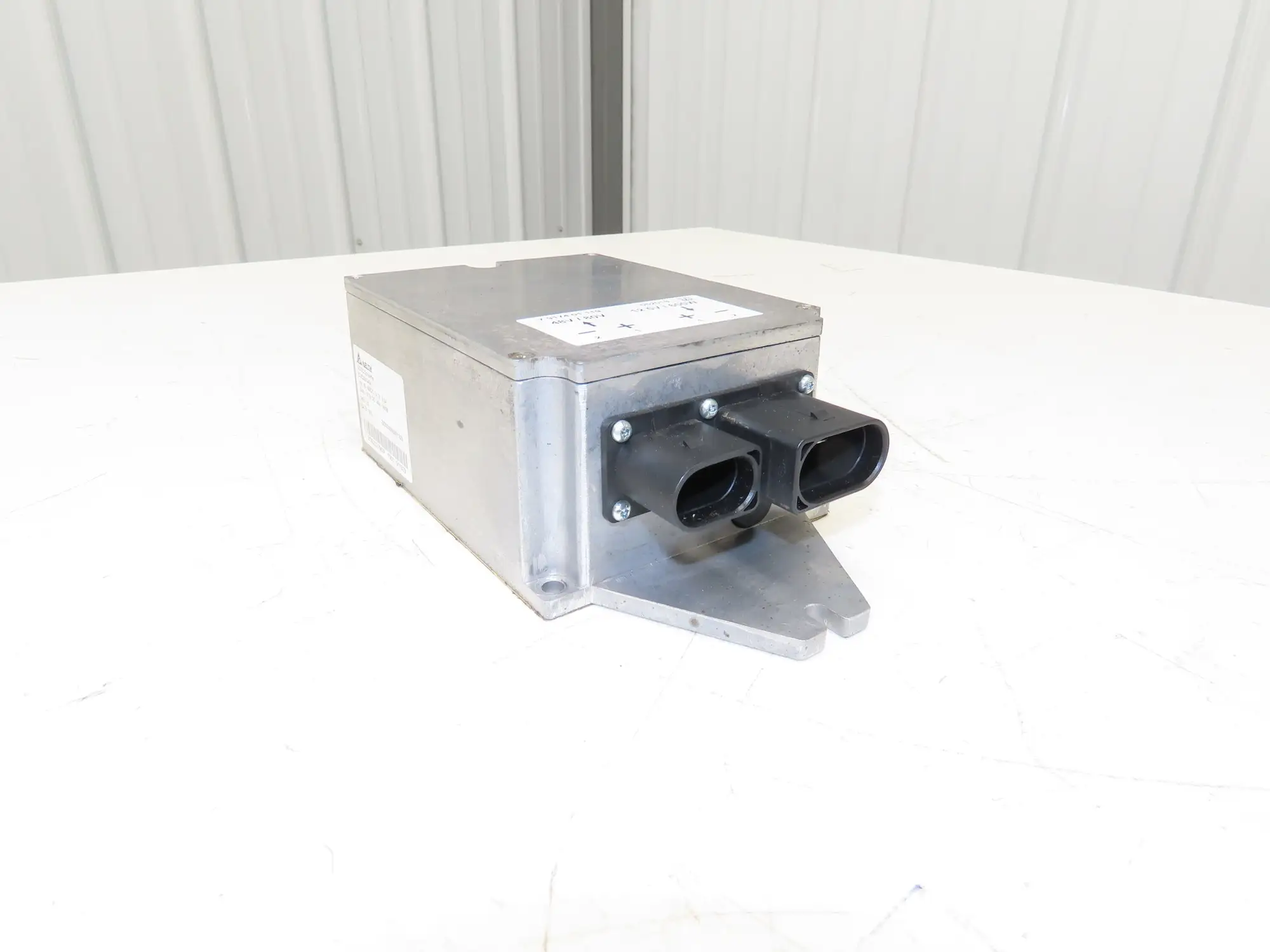 Delta EOE23010424 Forklift DC/DC Converter 48-80V In 12.5V Out Off Linde E20C