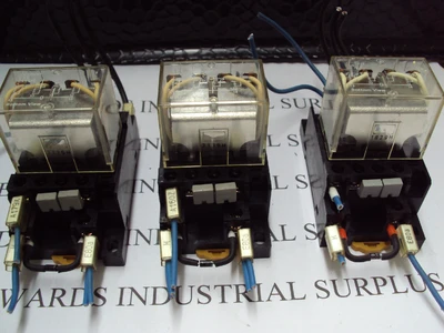 3 OMRON LY4 Coil Relay IEC255 W/Socket, Base 2-M4X12 Plug