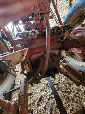 FARMALL 560 Tractor | Iron Listing (18)