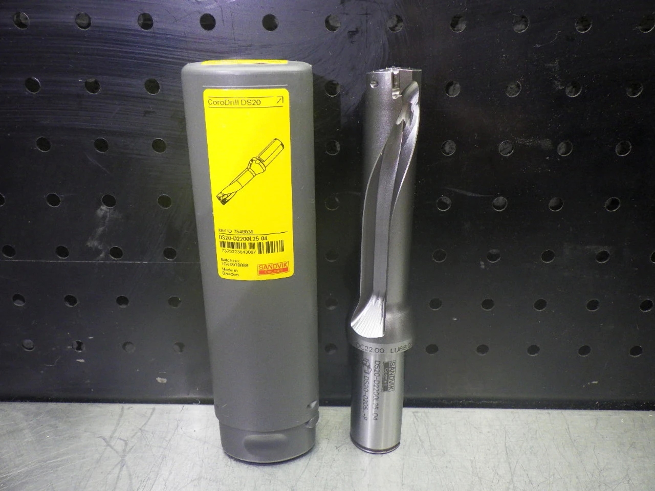 Sandvik 22mm Coolant Thru Indexable Drill 25mm Shank DS20-D2200L25-04 (LOC1153A)