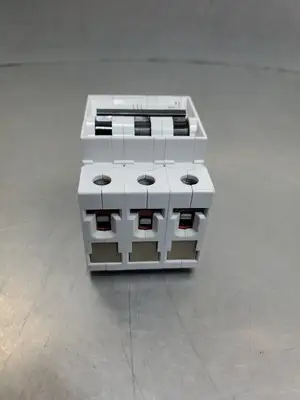 USED Siemens 5SX23 C20 Circuit Breaker, 20A, 400VAC, 3P