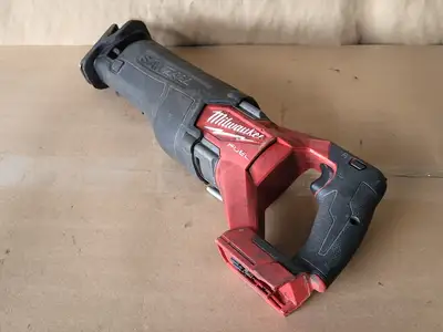 USED MILWAUKEE 2821-20