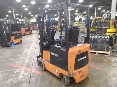 USED 2019 DOOSAN BC15S-5