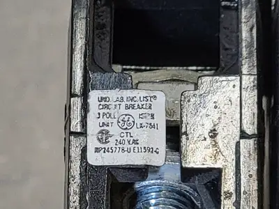 15 Amp, 3 Pole, 240 volts Circuit Breaker