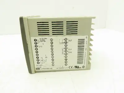 Yamatake SDC31 Digital Temperature Controller 100-240VAC C315GA000100