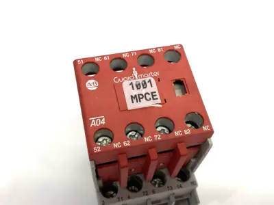 USED ALLEN-BRADLEY SER. A GUARDMASTER SAFETY CONTACTOR, 3 N.O. MAIN, 1 N.O. 4 N.C.