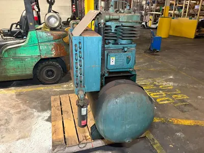 Used _UNKNOWN_ _UNKNOWN_ Tank Mounted Air Compressors Ohio US | Myron Bowling Auctioneers Inc #1504416