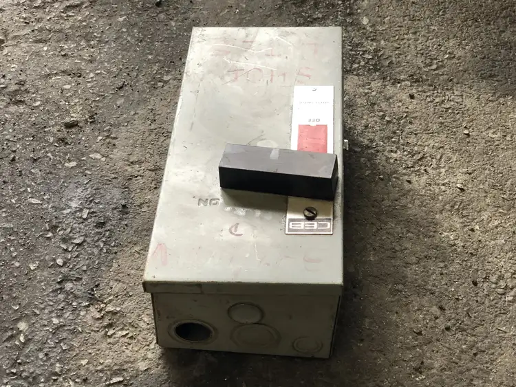 Used CEB _UNKNOWN_ Switchgears British Columbia CA | Lenmark #240646