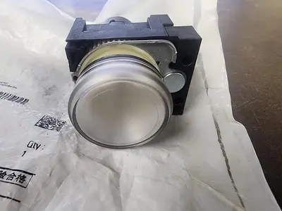 NEW SIEMENS 3SU1201-6AG24-1AA0
