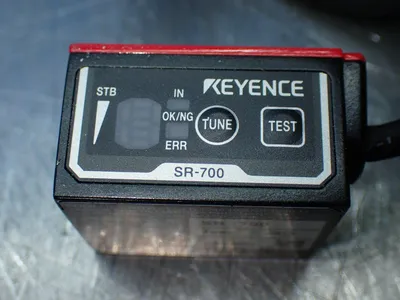 USED KEYENCE SR700