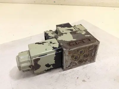 USED YUKEN DSG-01-2B2-A100-4025
