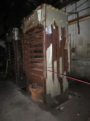 Wood 1000T Hydraulic Press