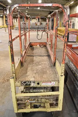 JLG CM-1432 ELECTRIC SCISSOR LIFT WITH 14' MAX VERTICAL REACH
